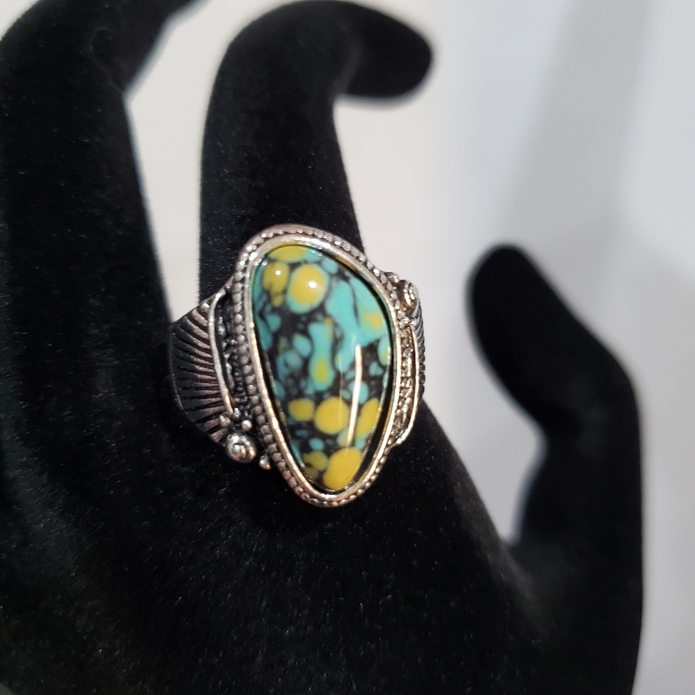 Faux Turquoise Ring Size 9 L👀K Costume Jewelry